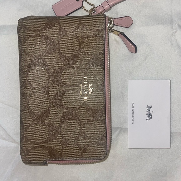 Vintage Coach khaki blossom wristlet. - Picture 7 of 7